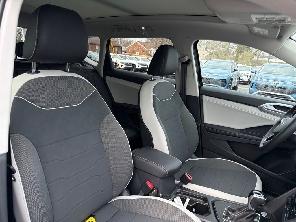New 2026 Volkswagen Taos SE FWD image 33