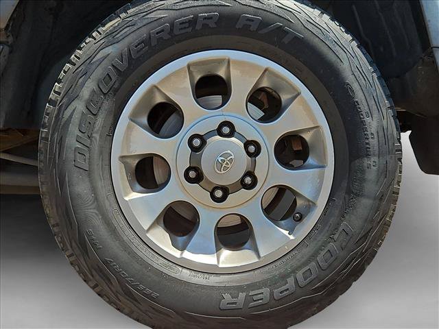 Used 2012 Toyota FJ Cruiser 4WD w/ Upgrade Pkg image 16