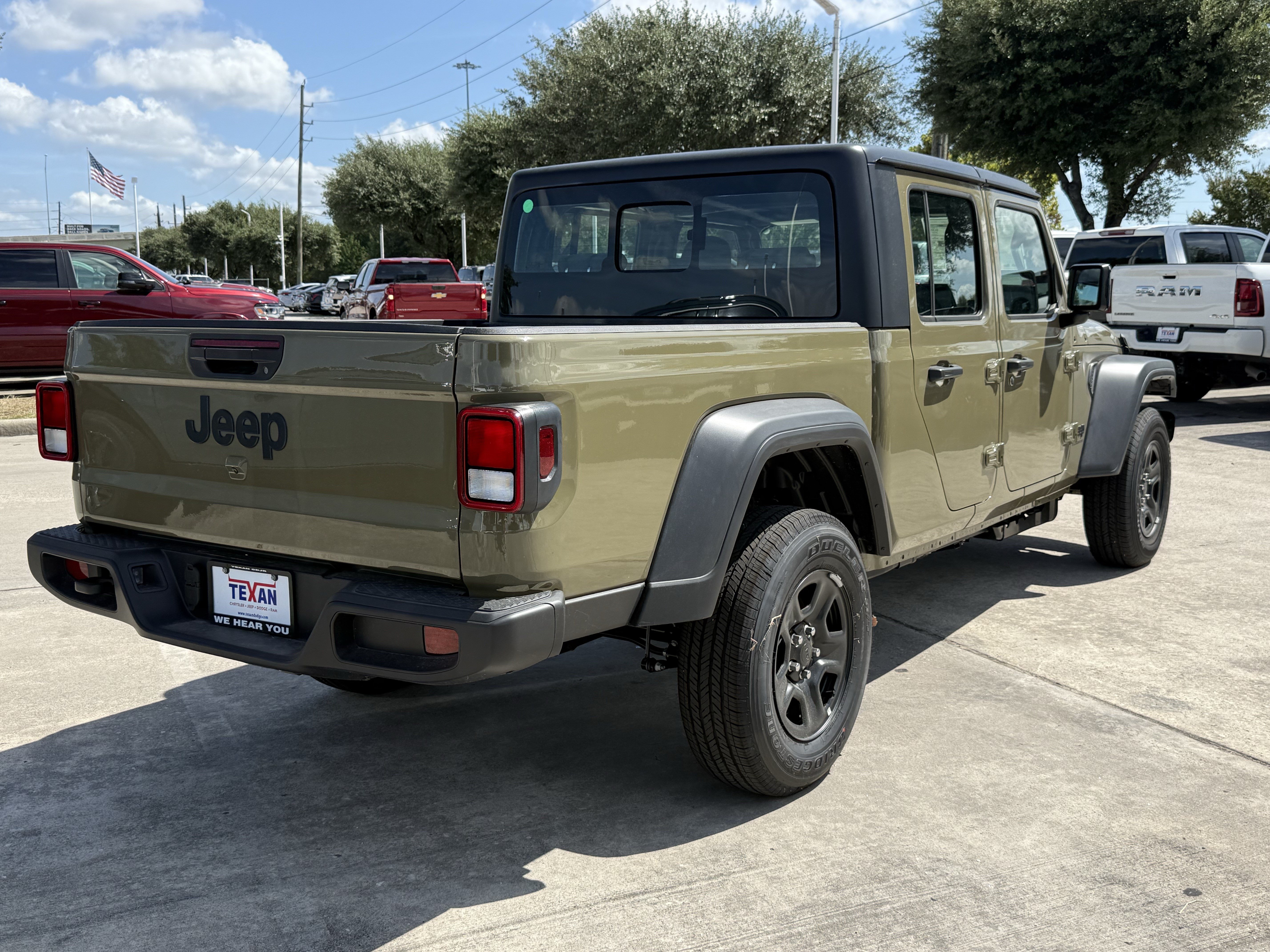 New 2026 Jeep Gladiator Sport AWD/4WD image 5