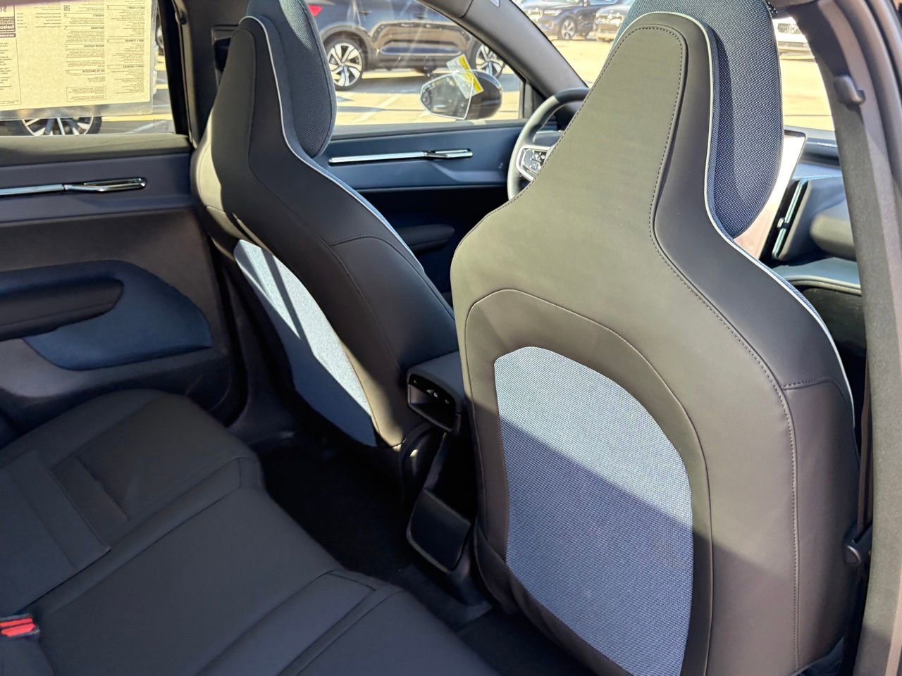 New 2026 Volvo EX30 Plus w/ Protection Package Premier image 21