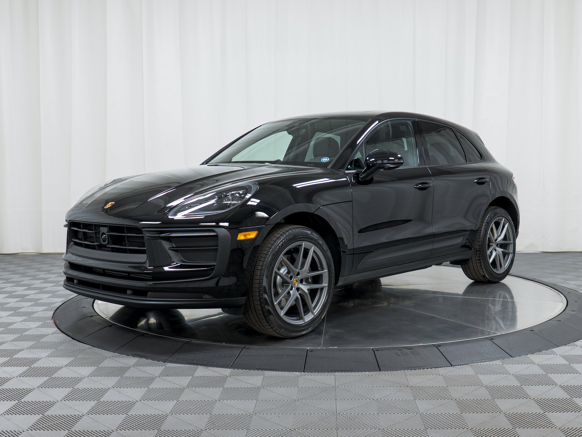 Used 2026 Porsche Macan AWD/4WD image 1