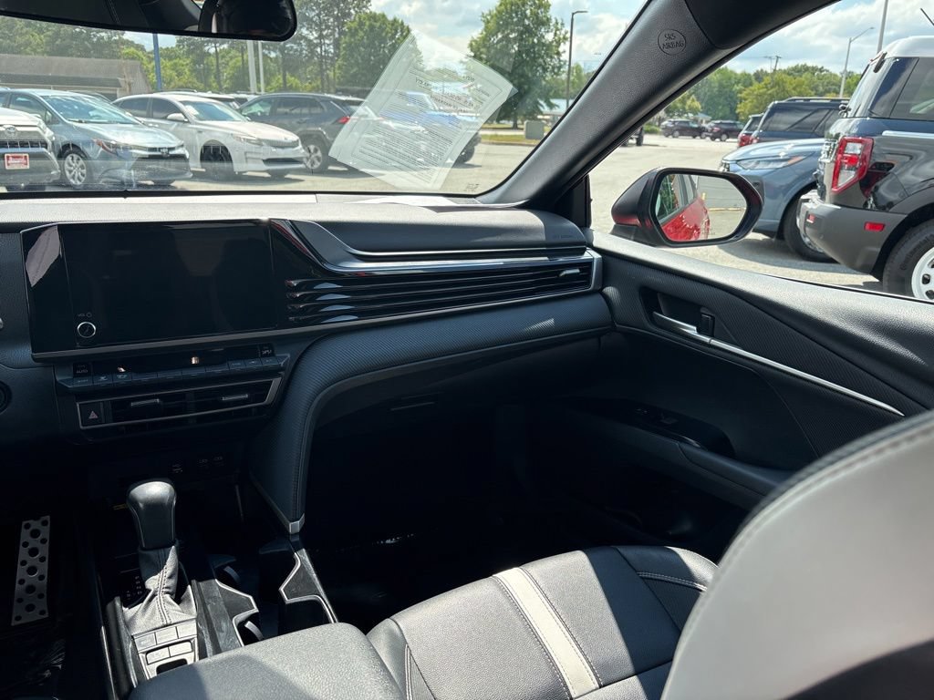 Used 2025 Toyota Camry SE FWD image 11
