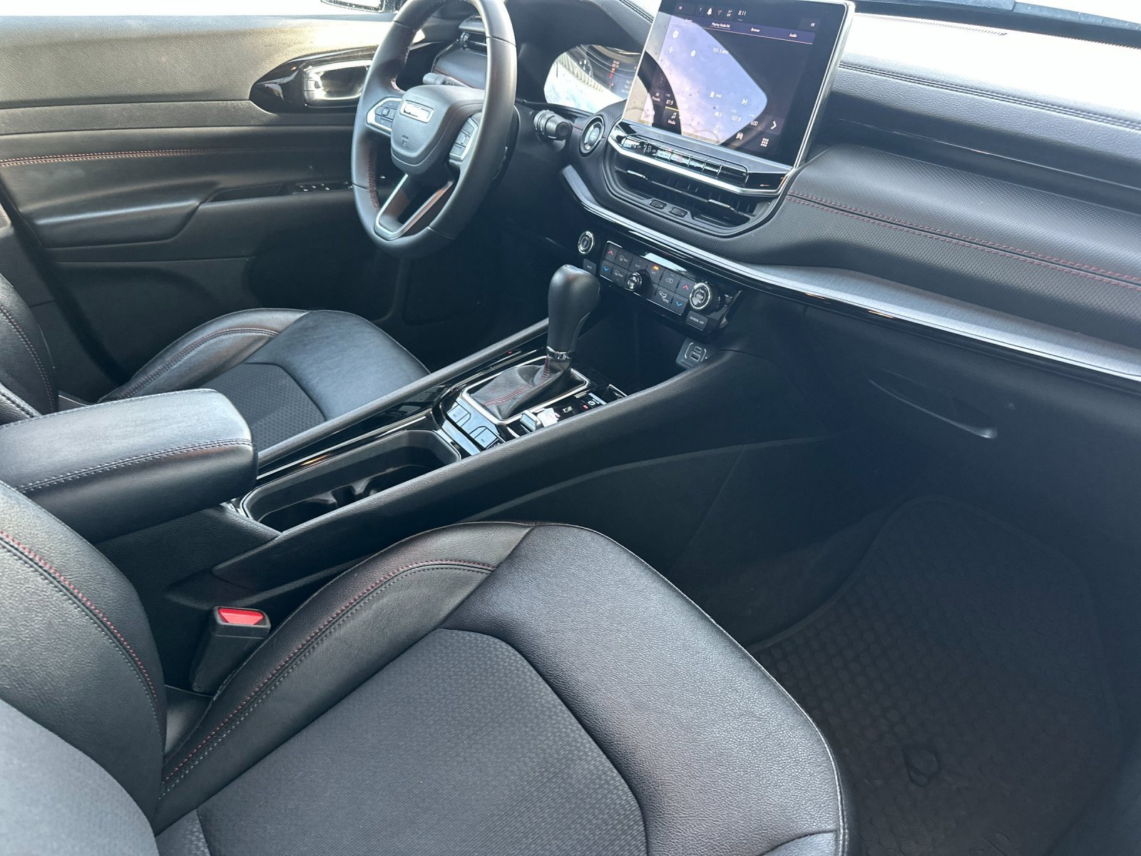 Used 2024 Jeep Compass Trailhawk image 15