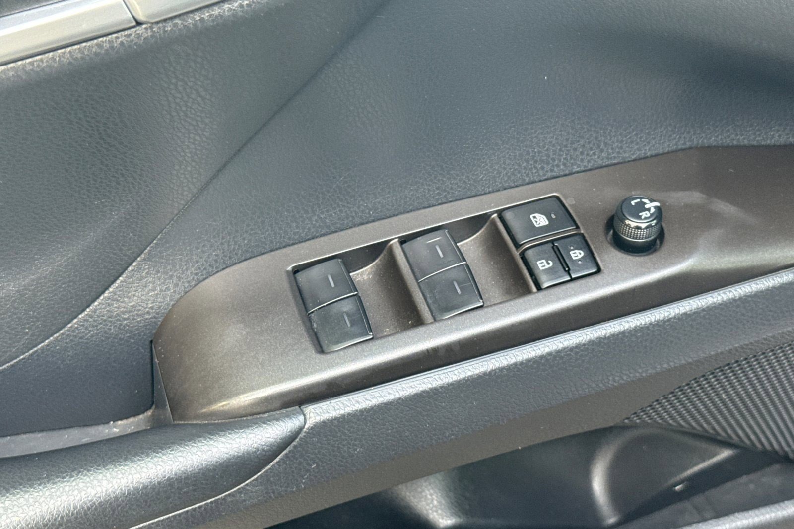 Used 2023 Toyota Camry SE w/ Convenience Package image 13