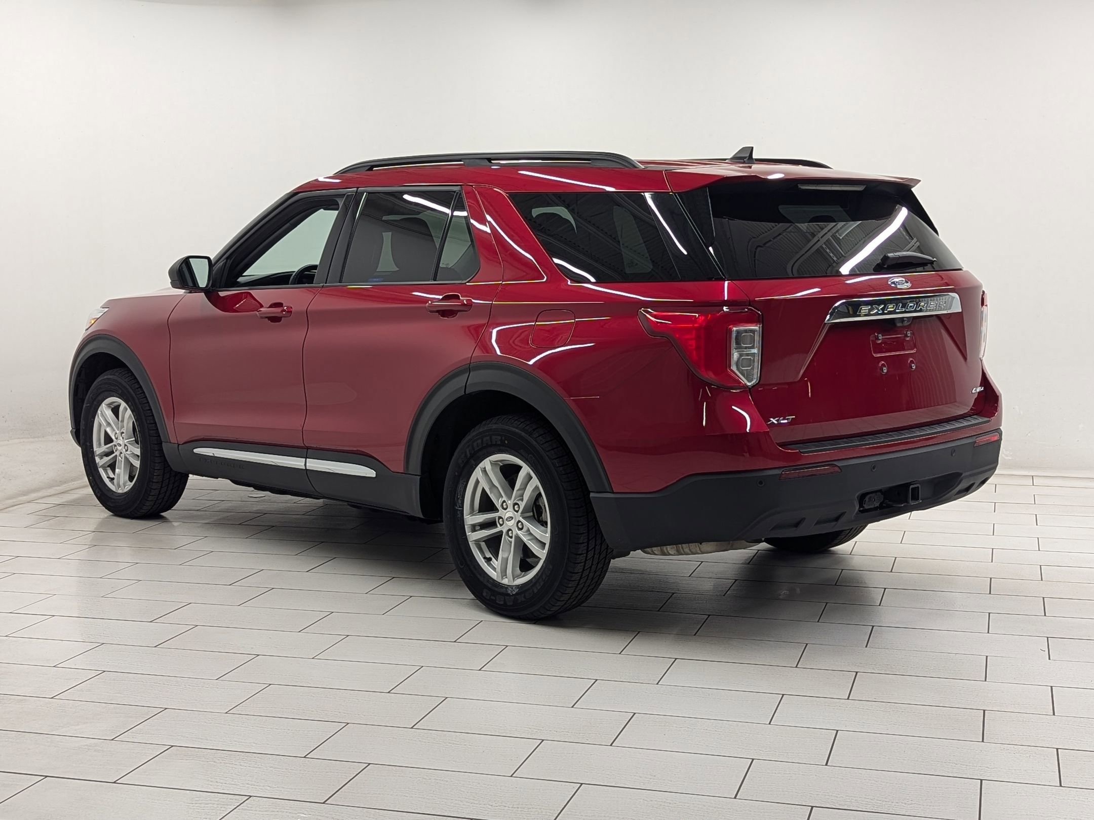 Certified 2023 Ford Explorer XLT w/ Class IV Trailer Tow Package image 2