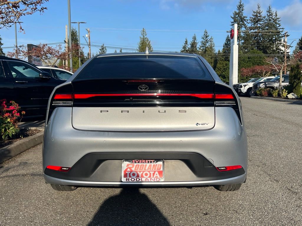 Used 2025 Toyota Prius LE image 9