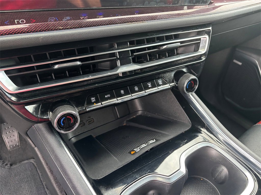 Used 2025 Chevrolet Traverse RS image 21