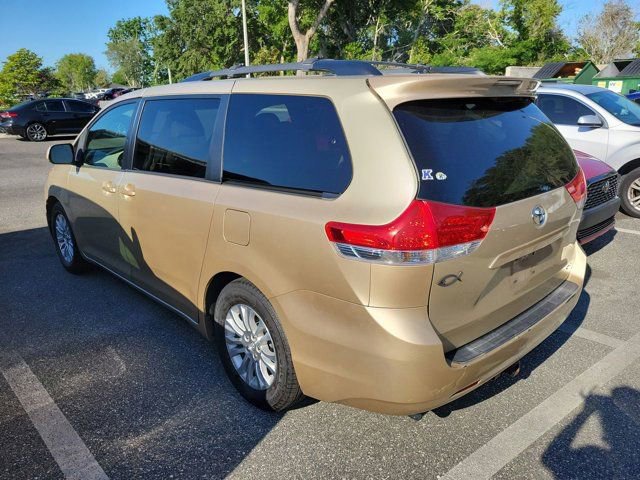 Used 2014 Toyota Sienna XLE FWD image 6