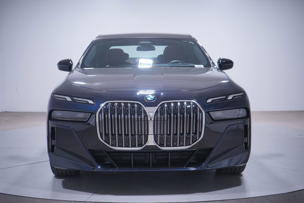 Used 2023 BMW 740i w/ Parking Assistance Package image 4