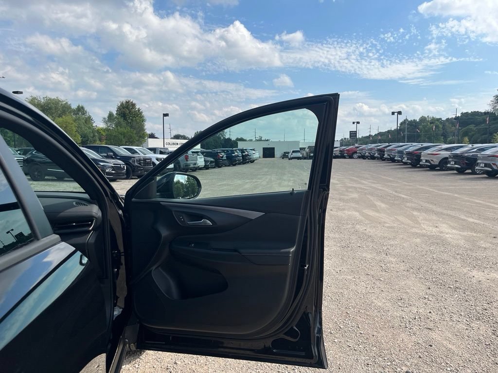 Used 2026 Buick Envista Preferred FWD image 33