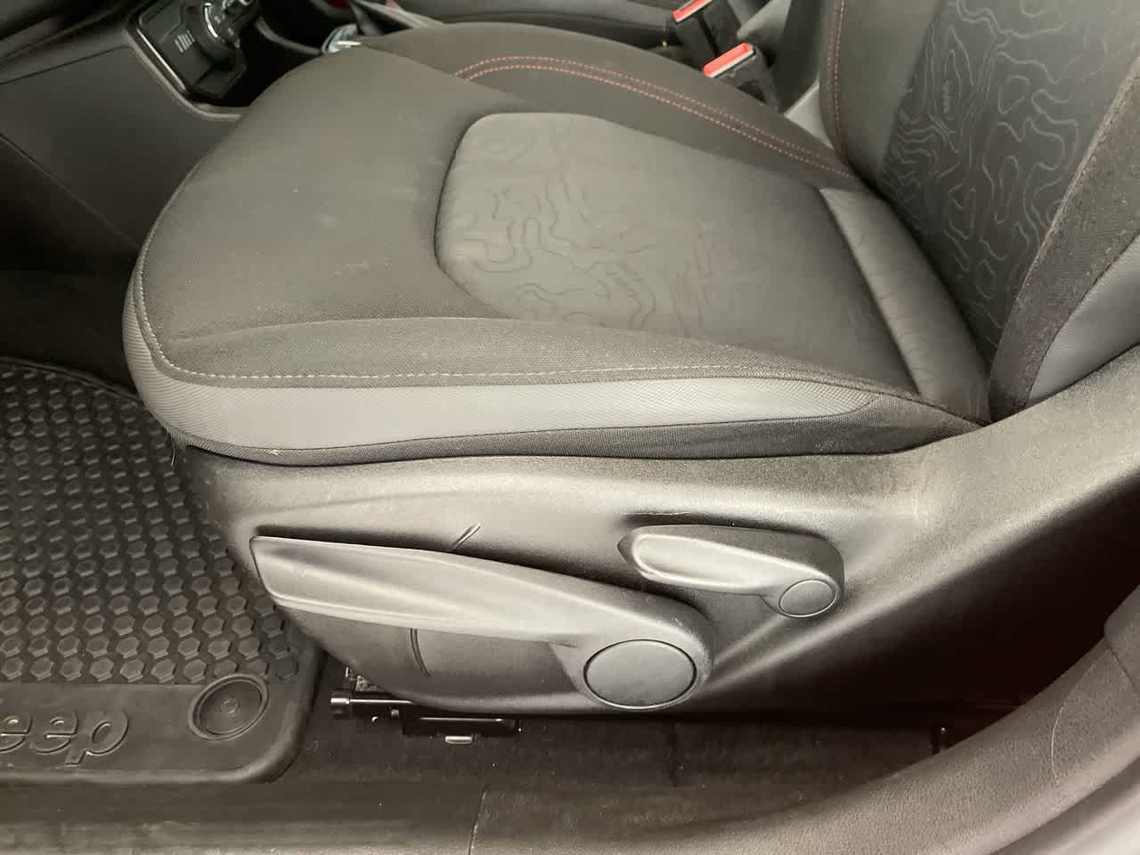 Used 2023 Jeep Renegade Trailhawk AWD/4WD image 12