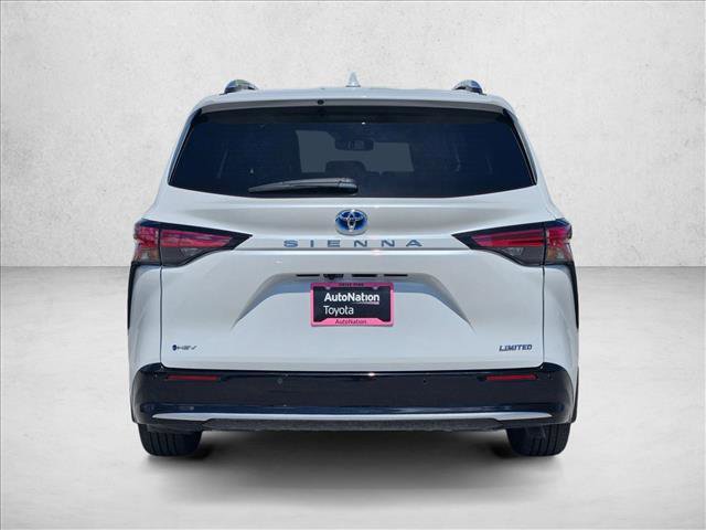 Used 2025 Toyota Sienna Limited image 7