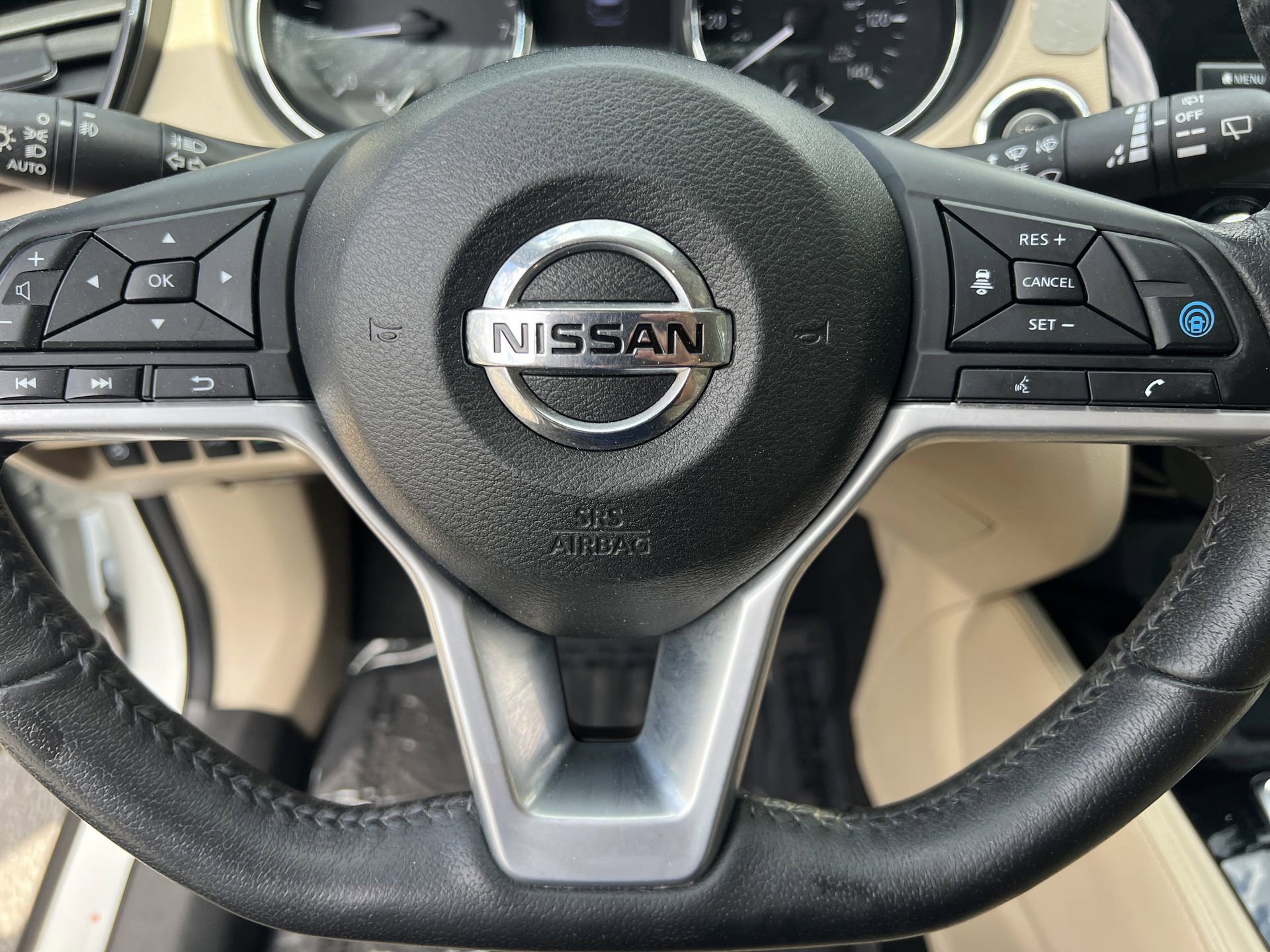 Used 2019 Nissan Rogue SL w/ Premium Package image 9
