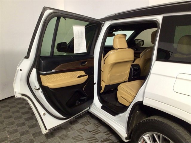 Used 2022 Jeep Grand Cherokee L Summit w/ Luxury Tech Group V image 27