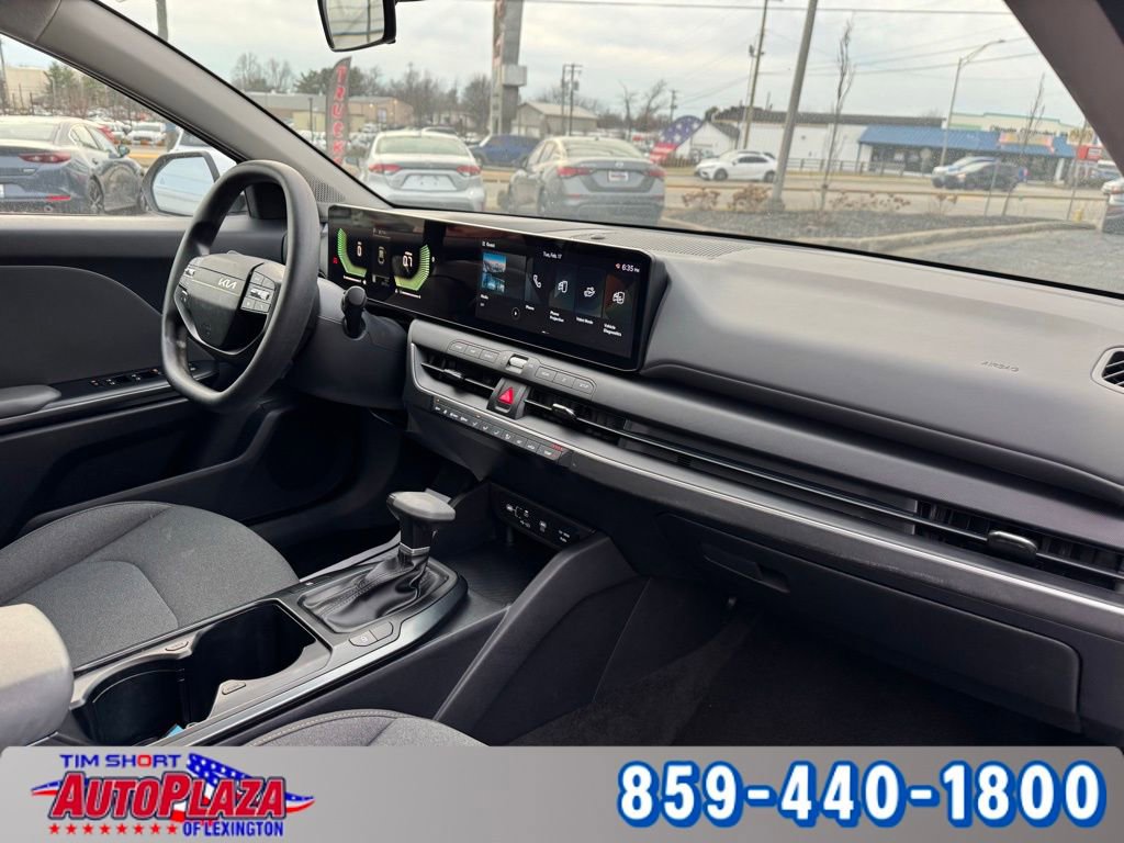 Used 2025 Kia K4 LXS image 35