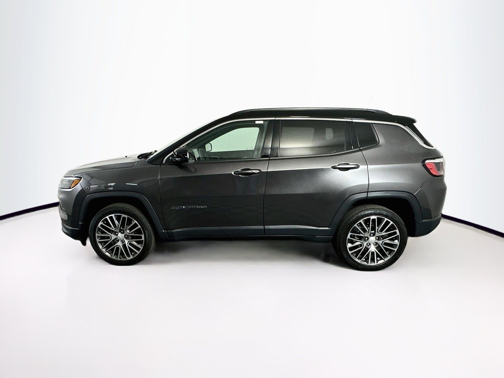 Used 2023 Jeep Compass Limited w/ Elite Group AWD/4WD image 4