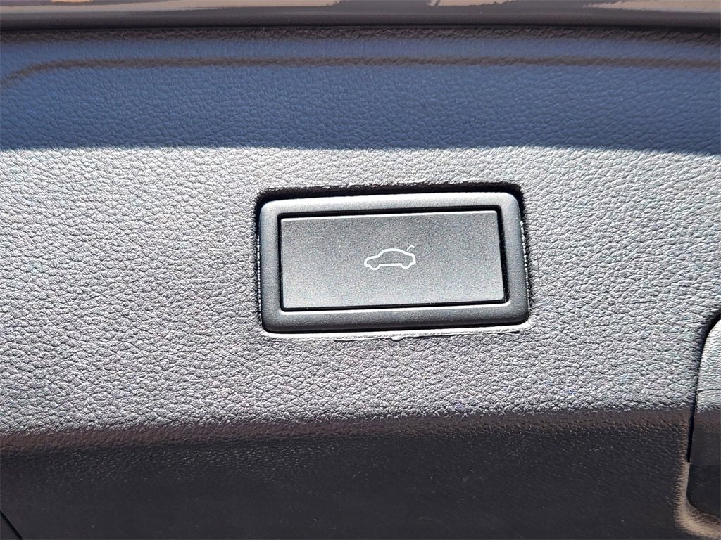 Used 2024 Volkswagen Atlas Cross Sport SEL R-Line image 31