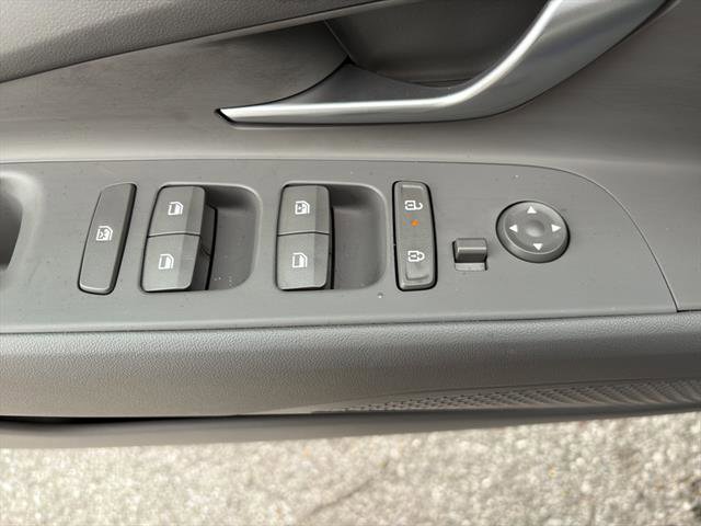 Used 2025 Hyundai Elantra Sport FWD image 14