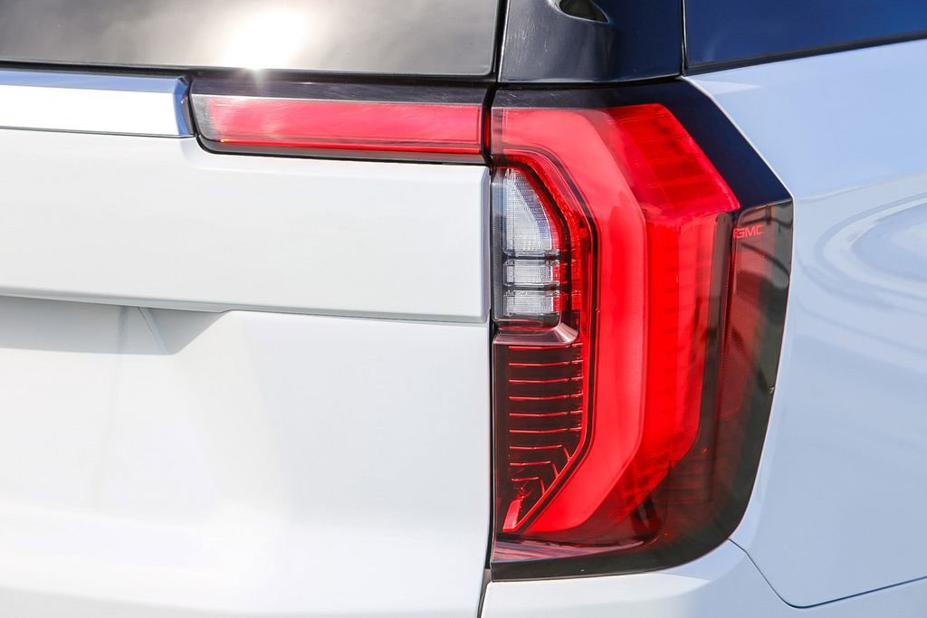 Used 2025 GMC Yukon XL Denali image 10