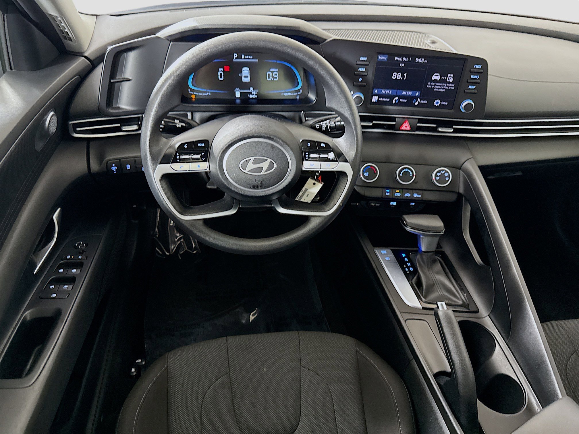 Used 2025 Hyundai Elantra SE image 17