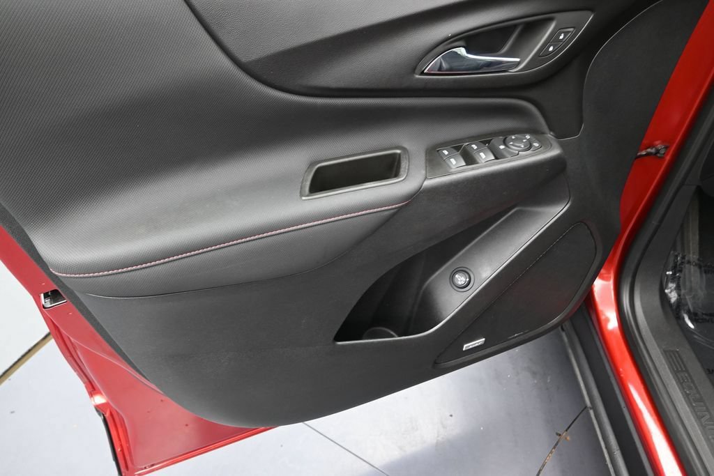 Used 2023 Chevrolet Equinox RS w/ RS Leather Package FWD image 12
