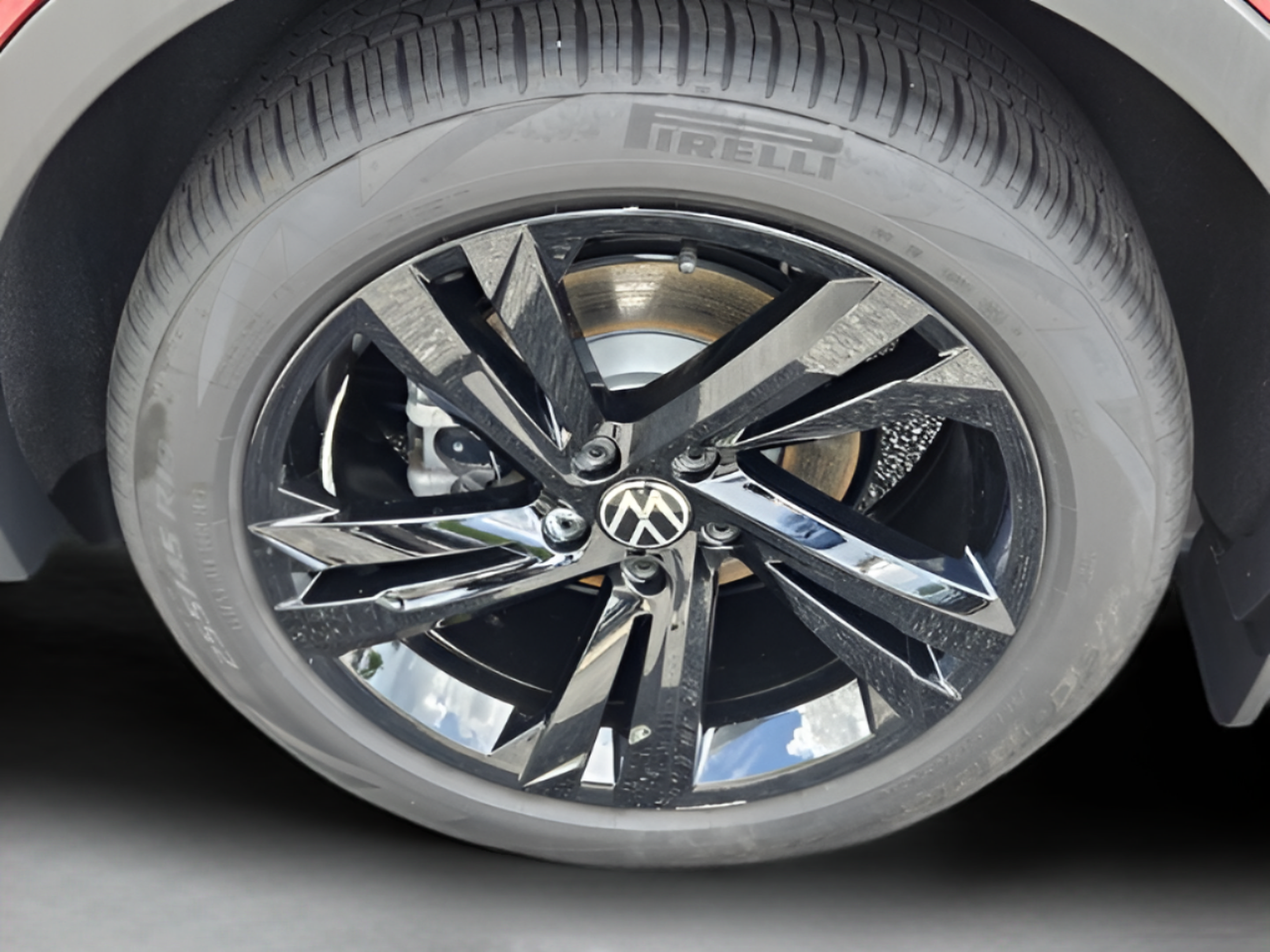 Used 2024 Volkswagen Tiguan SE R-Line FWD image 30