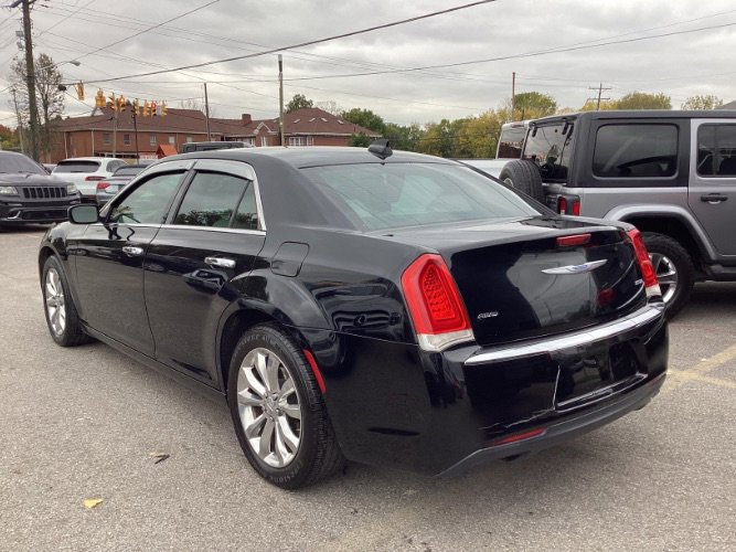 Used 2018 Chrysler 300 Limited image 4