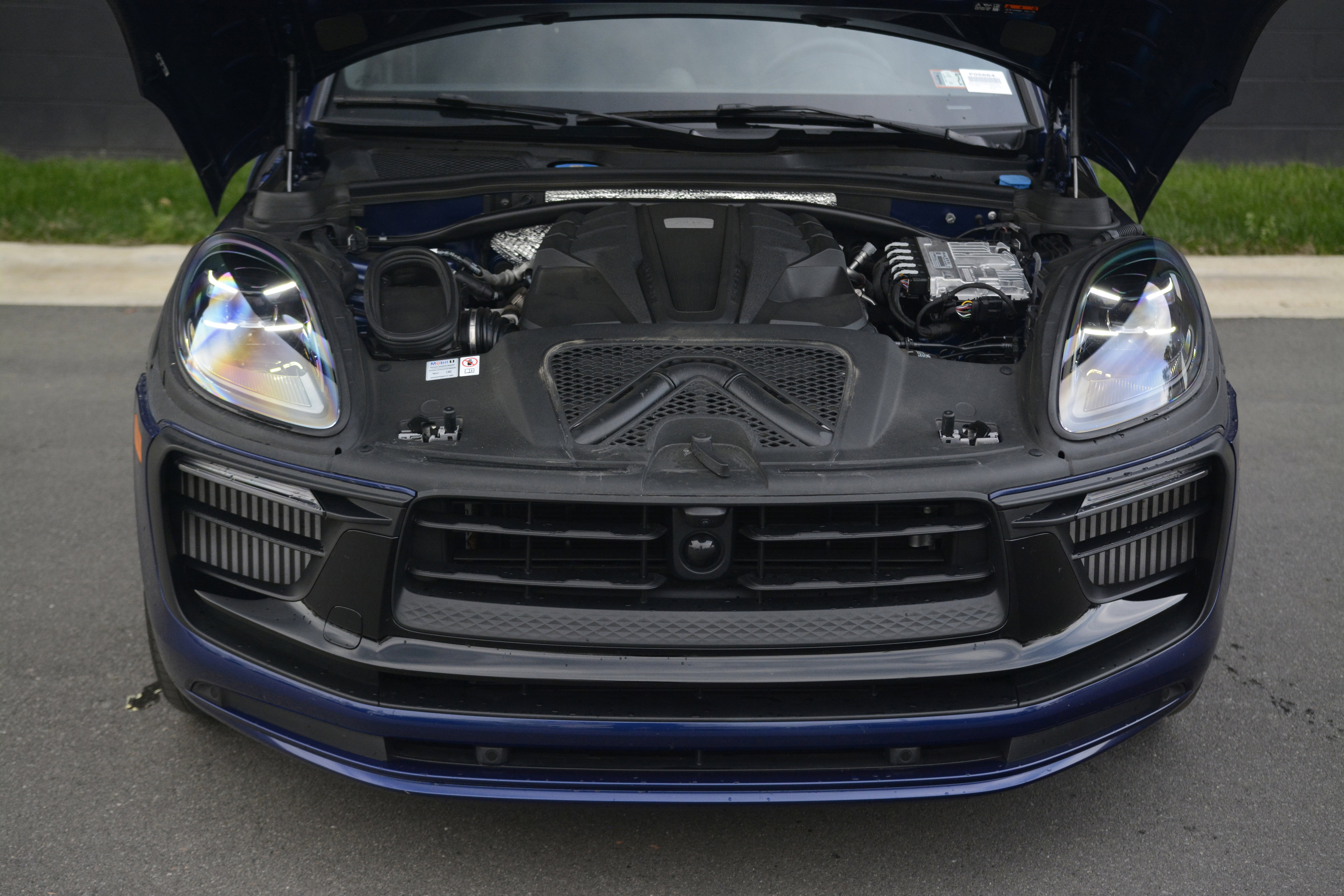 Certified 2024 Porsche Macan GTS w/ Premium Plus Package AWD/4WD image 40