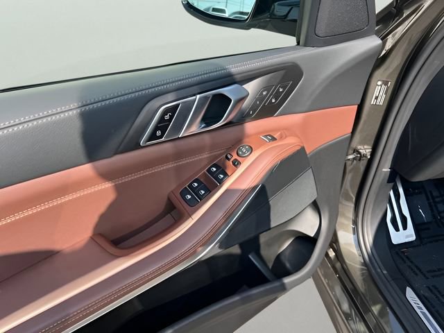 Certified 2022 BMW X5 xDrive40i w/ M Sport Package image 11