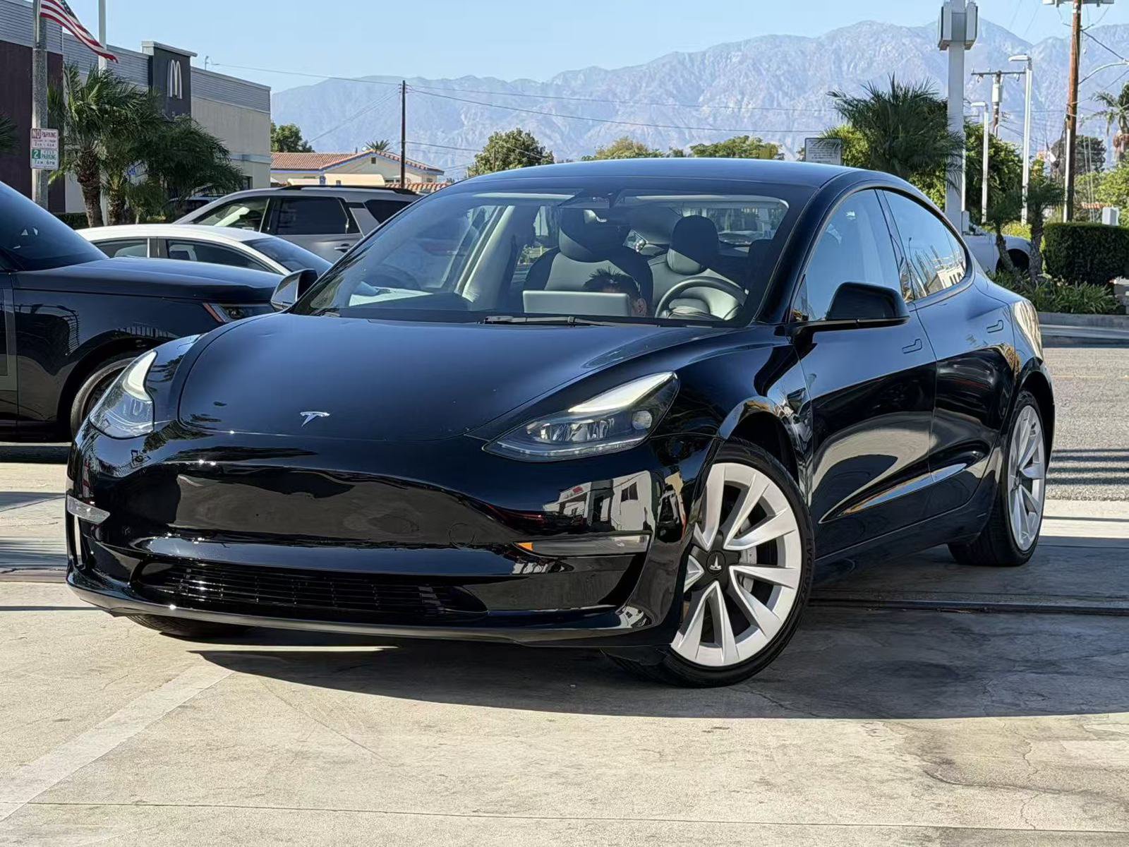 Used 2023 Tesla Model 3 Standard Range RWD image 2