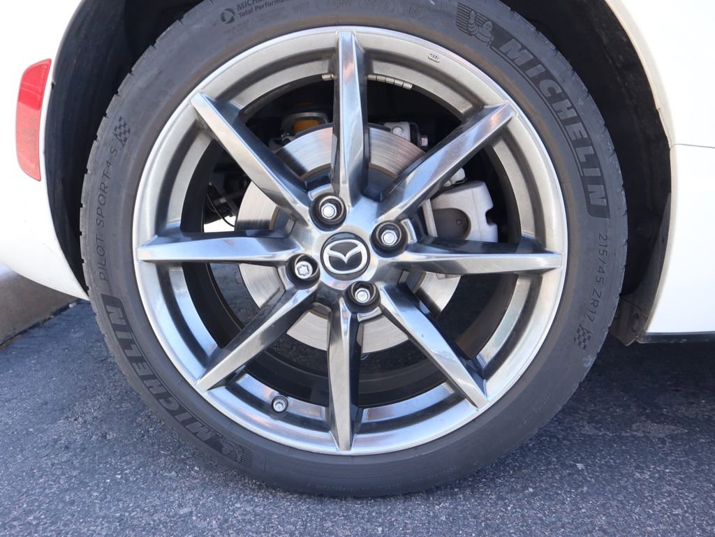 Used 2019 MAZDA MX-5 Miata Grand Touring w/ GT-S Package RWD image 14