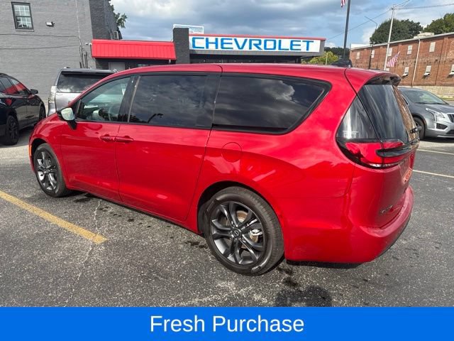 Used 2026 Chrysler Pacifica Select FWD image 2