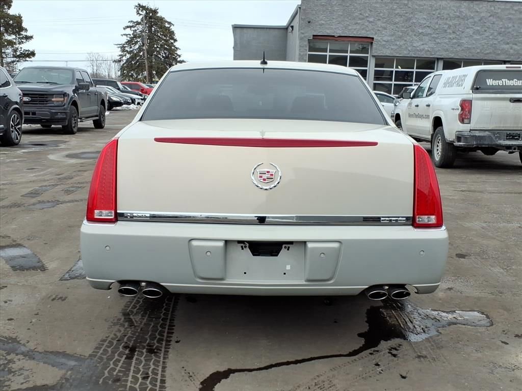 Used 2007 Cadillac DTS Luxury I w/ Trunk Convenience Package image 4