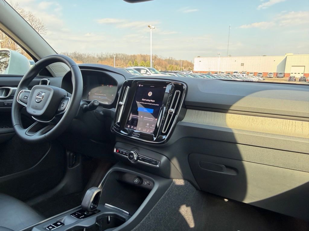 Used 2023 Volvo XC40 B5 Core w/ Convenience Package AWD/4WD image 10