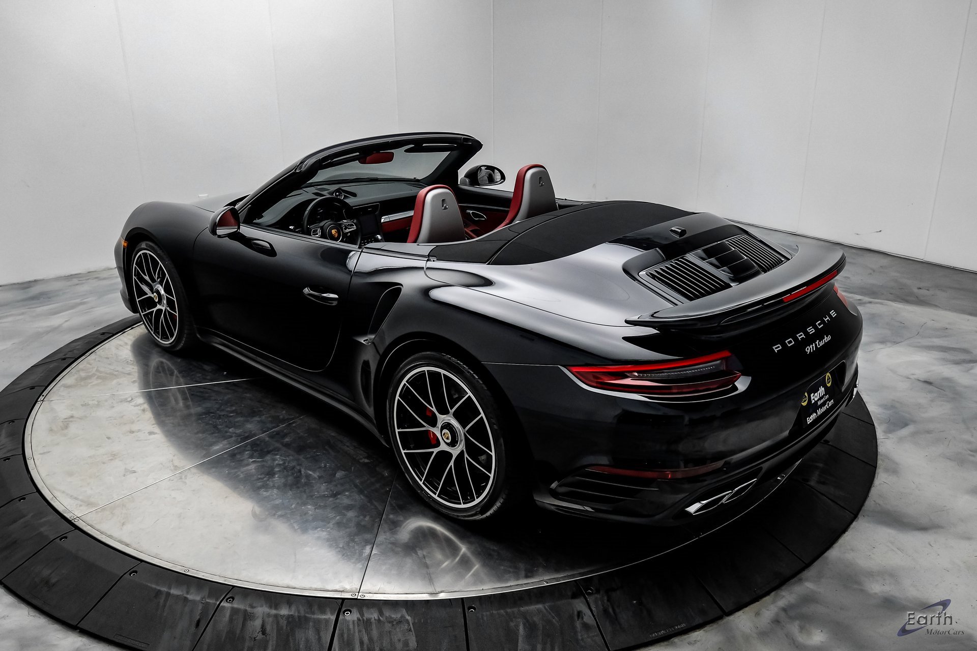 Used 2019 Porsche 911 Turbo image 13