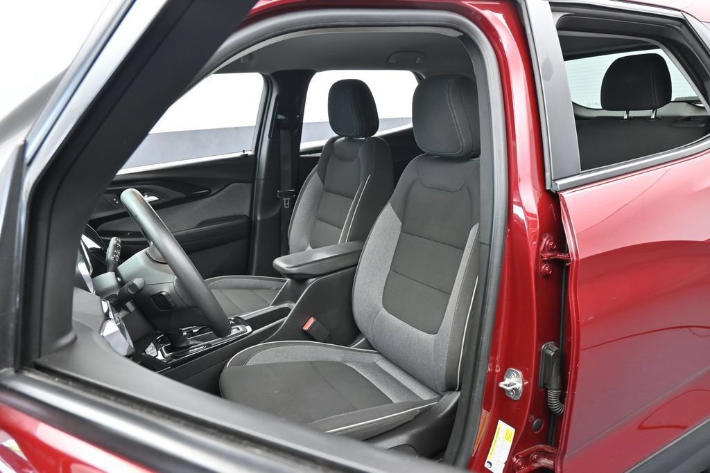 Used 2023 Chevrolet TrailBlazer LT w/ Convenience Package FWD image 10