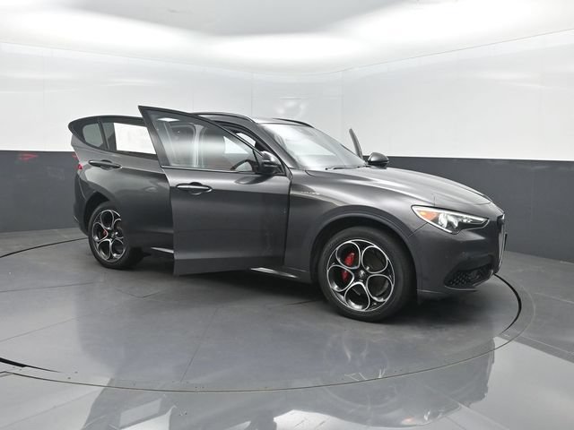 Used 2023 Alfa Romeo Stelvio Veloce AWD/4WD image 37