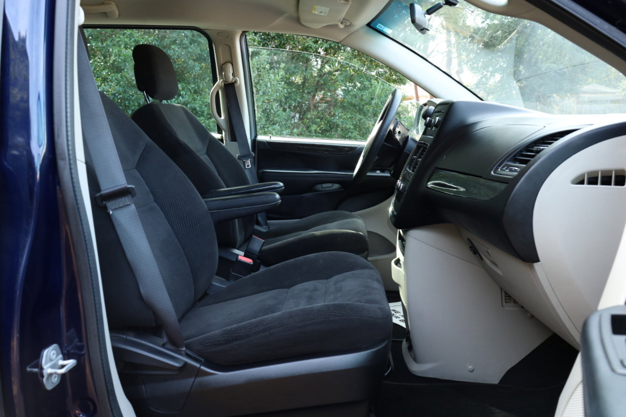 Used 2016 Dodge Grand Caravan American Value Package image 17