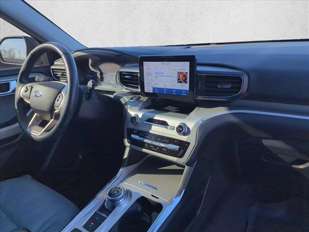 Certified 2021 Ford Explorer XLT w/ Equipment Group 202A image 15