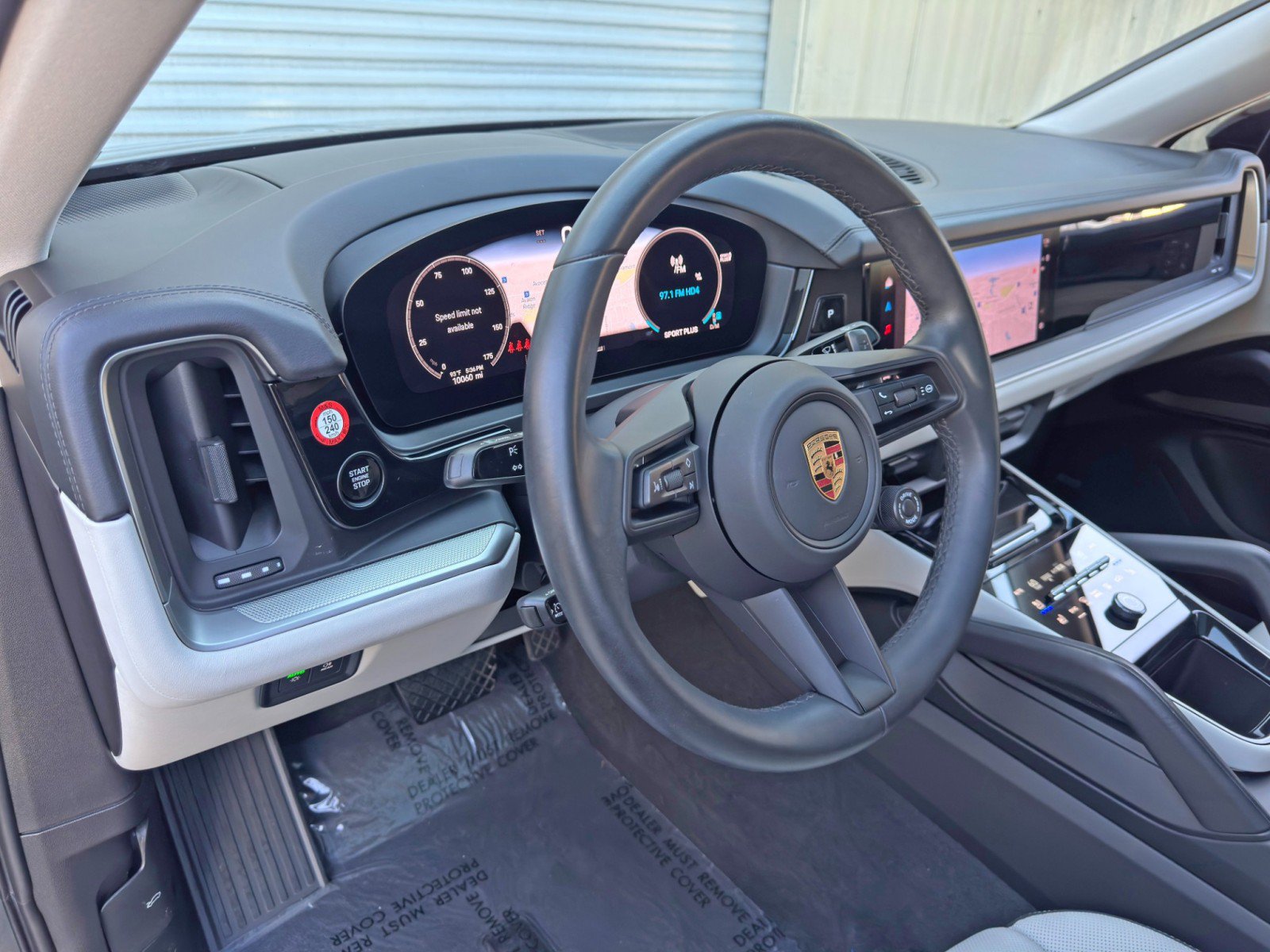 Used 2025 Porsche Cayenne Coupe AWD/4WD image 14
