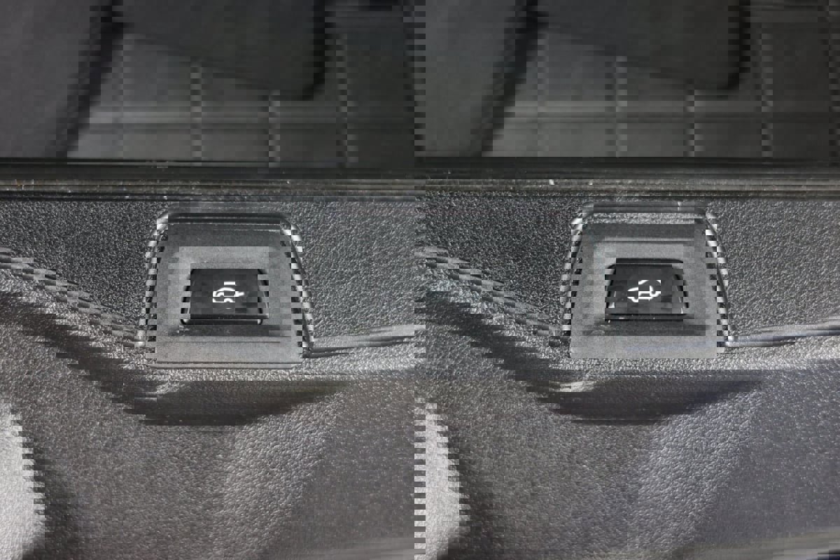 Used 2020 BMW X5 M50i w/ Premium Package image 33