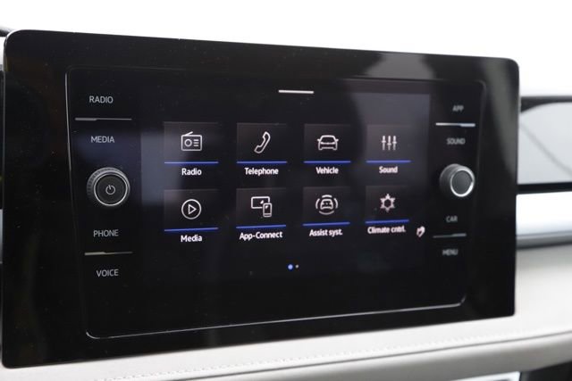 Used 2025 Volkswagen Taos SE w/ Black Wheel Package image 24