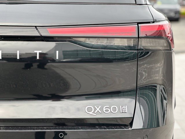 Certified 2026 INFINITI QX60 Luxe w/ Cargo Package AWD/4WD image 11