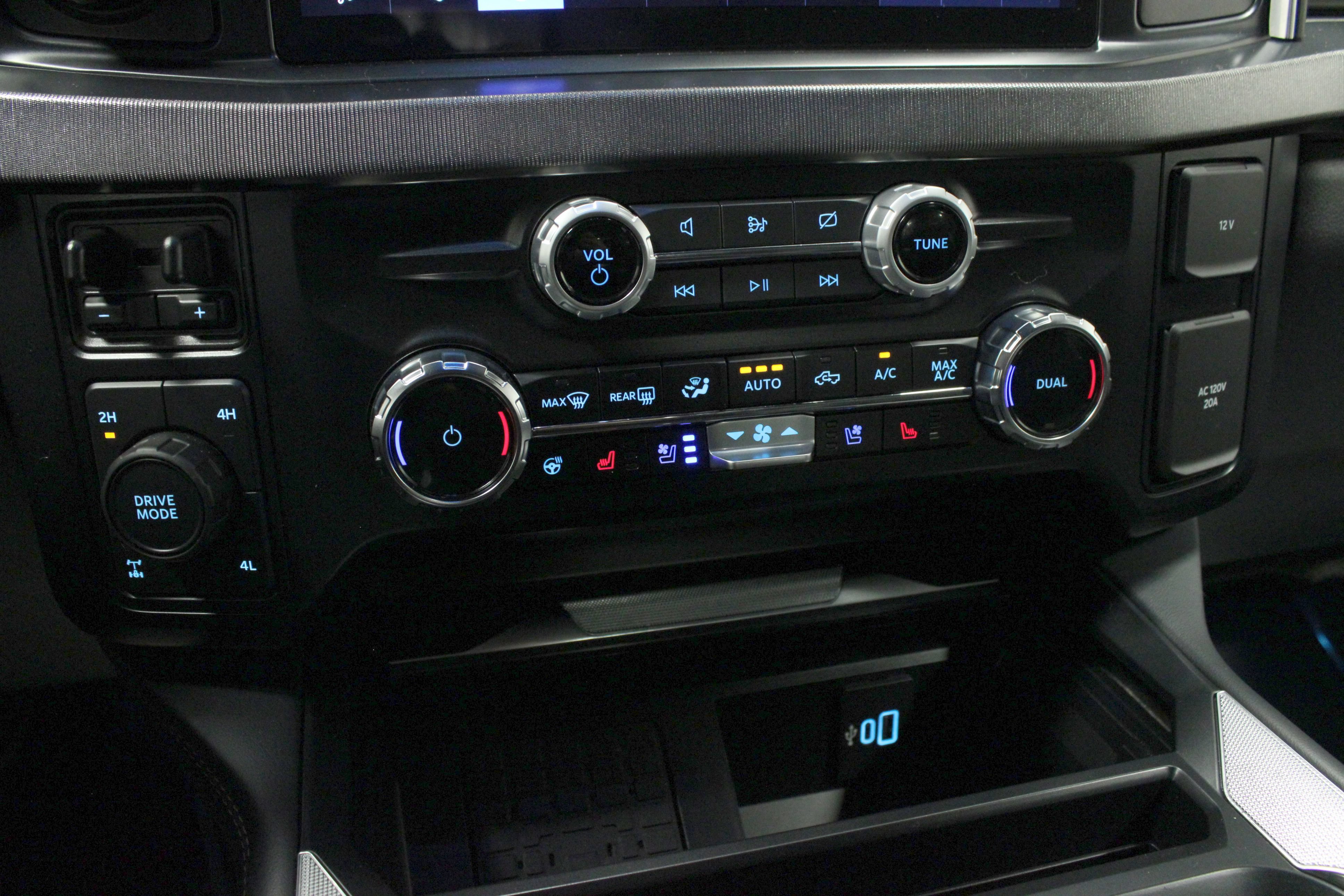 Used 2024 Ford F350 Platinum w/ FX4 Off-Road Package AWD/4WD image 28