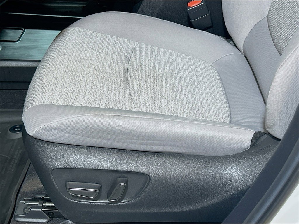 Used 2025 Toyota Sienna LE image 16