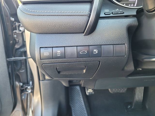 Used 2018 Toyota Camry SE FWD image 22