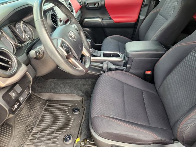 Used 2022 Toyota Tacoma SR5 w/ Technology Package image 9