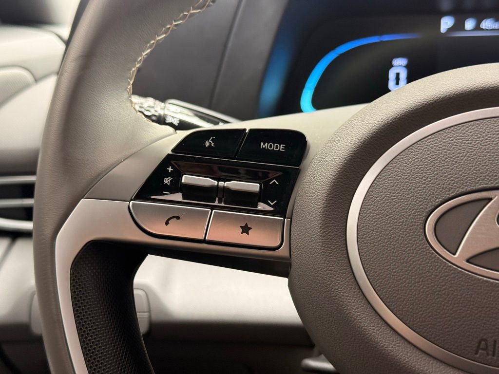 Used 2025 Hyundai Elantra Sport image 17