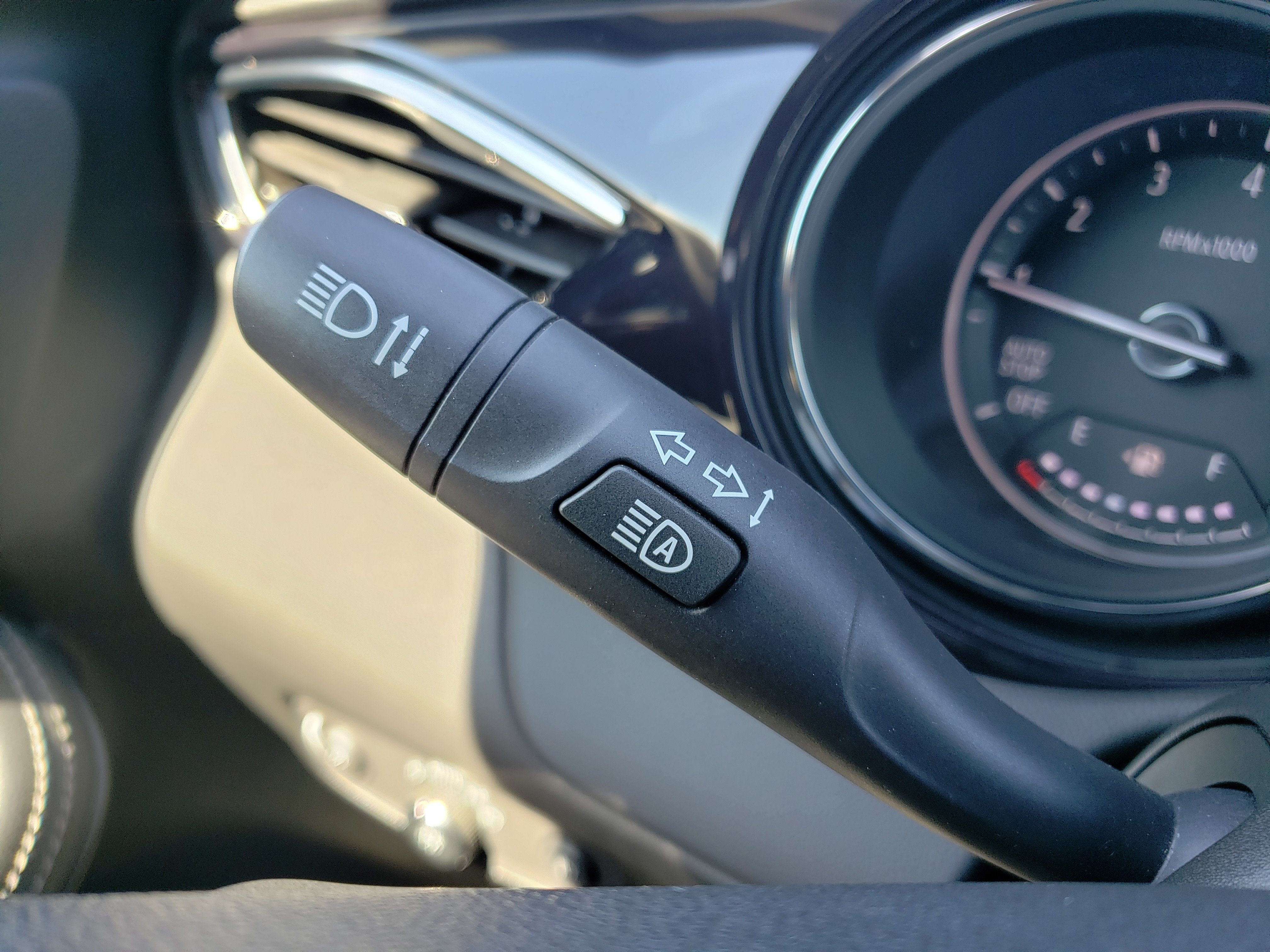 Used 2022 Buick Encore GX Select w/ Sport Touring Package FWD image 18