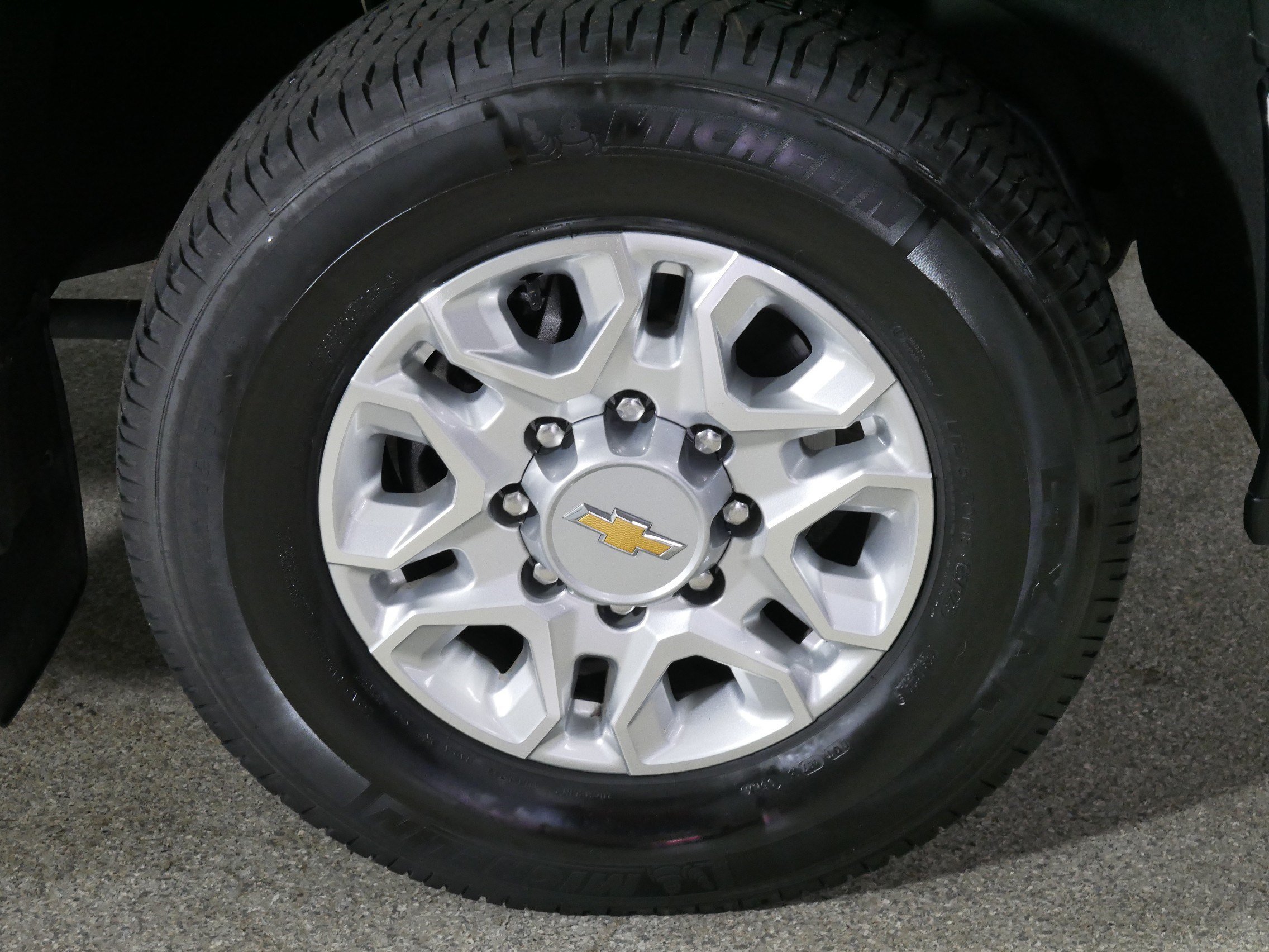 Used 2024 Chevrolet Silverado 3500 LTZ w/ LTZ Convenience Package AWD/4WD image 15